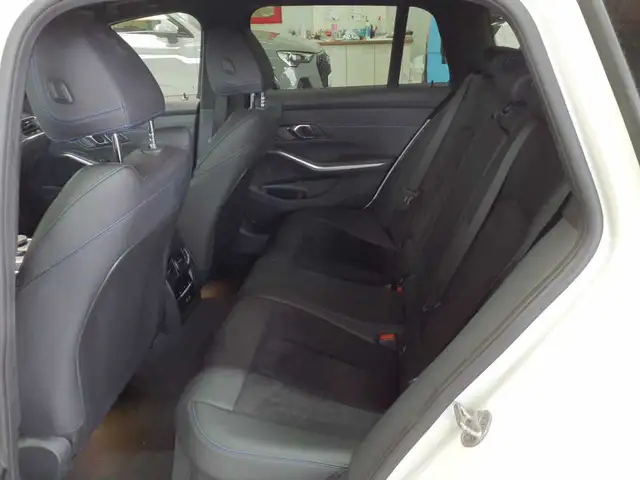 BMW 3 Series view 13