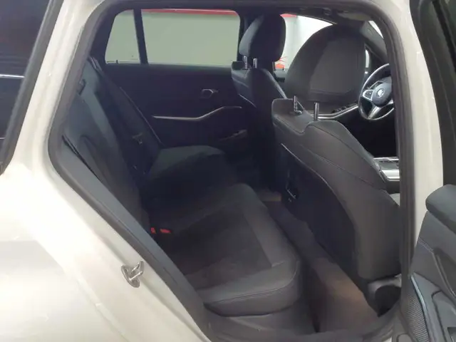 BMW 3 Series view 14