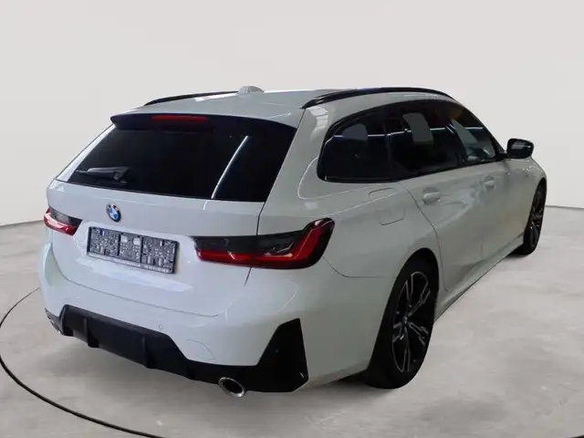 BMW 3 Series view 4