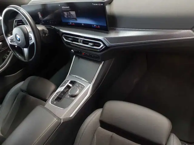 BMW 3 Series view 9