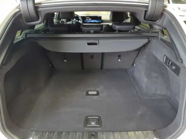 BMW 3 Series view 15