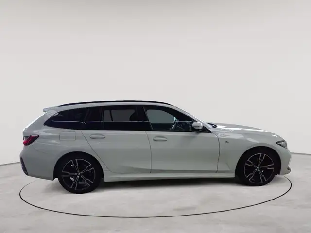 BMW 3 Series view 3