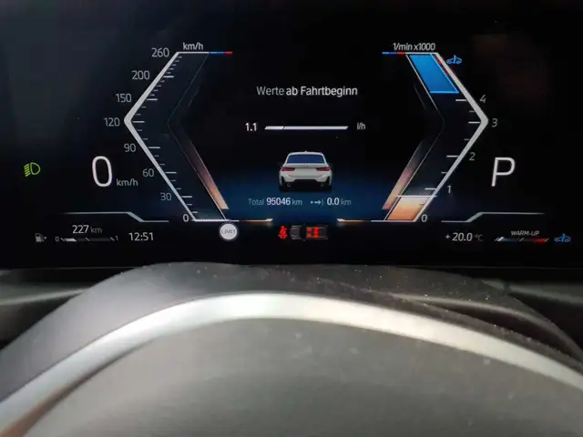 BMW 3 Series view 11