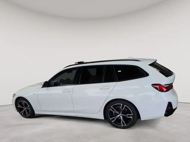 BMW 3 Series view 6