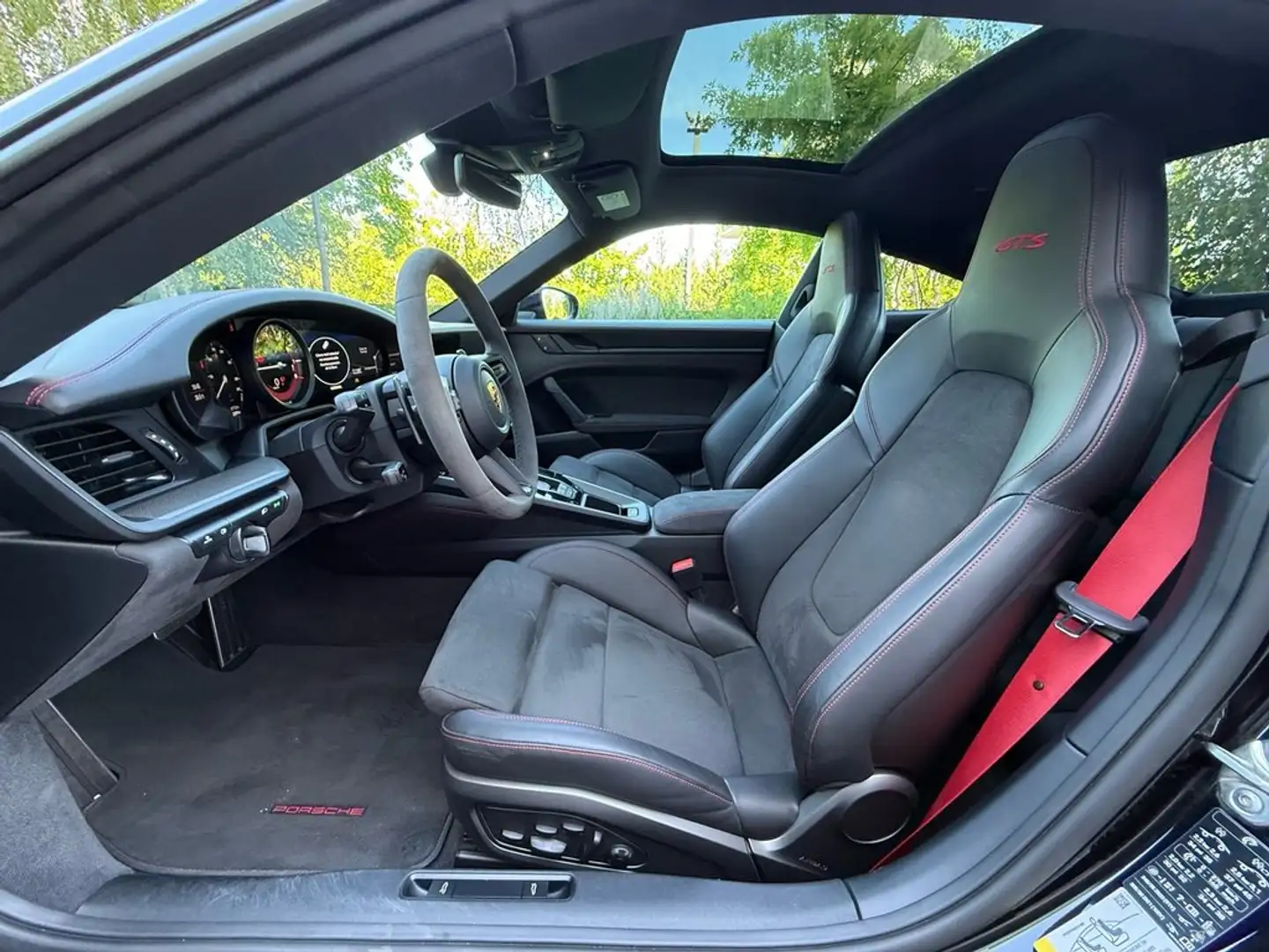Porsche 911 Carrera 4 GTS Coupé Negro - 2