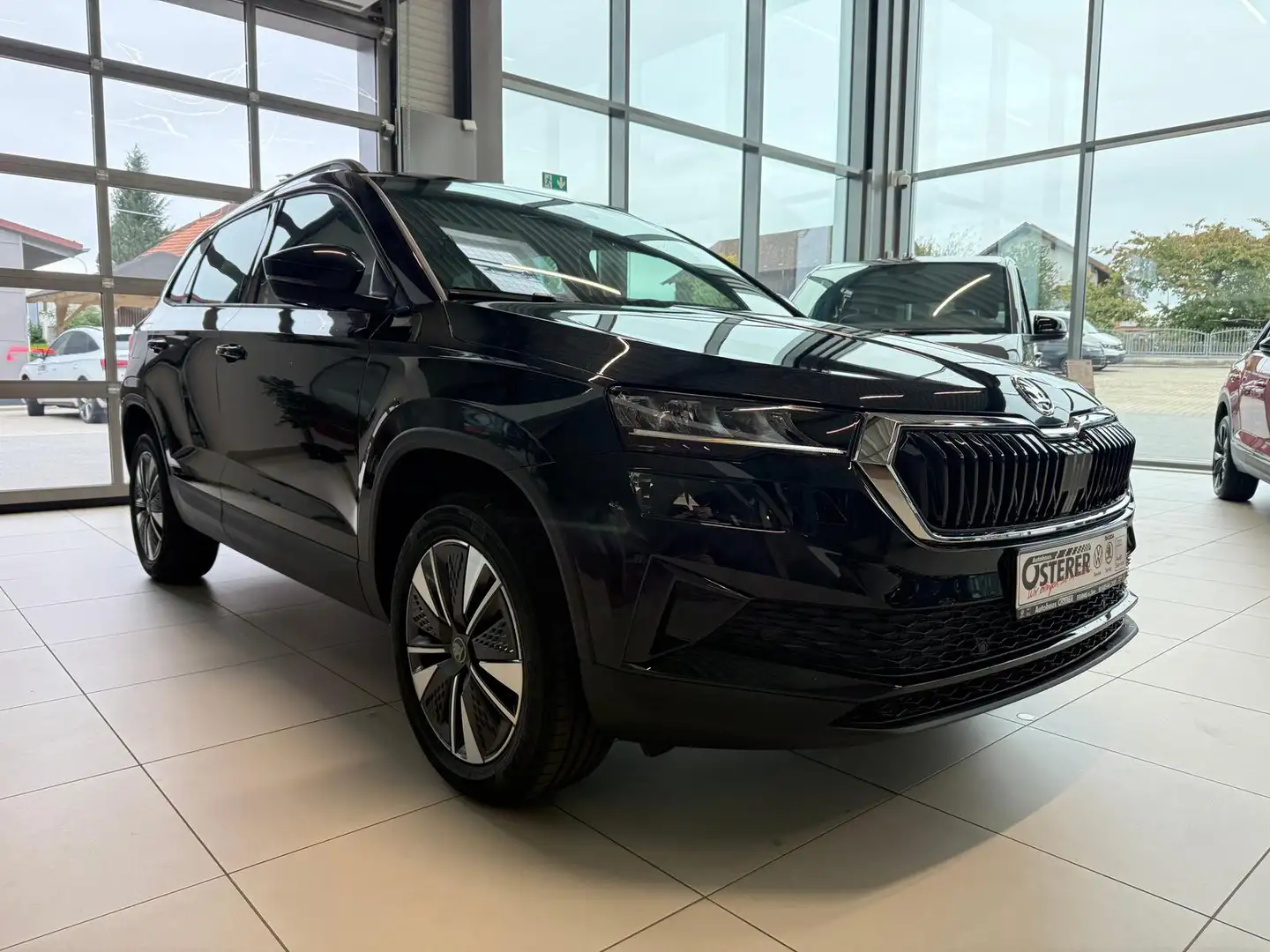 Skoda Karoq 1.5 TSI Selection DSG 4 Jahre Garantie AHK Rückfa Noir - 2