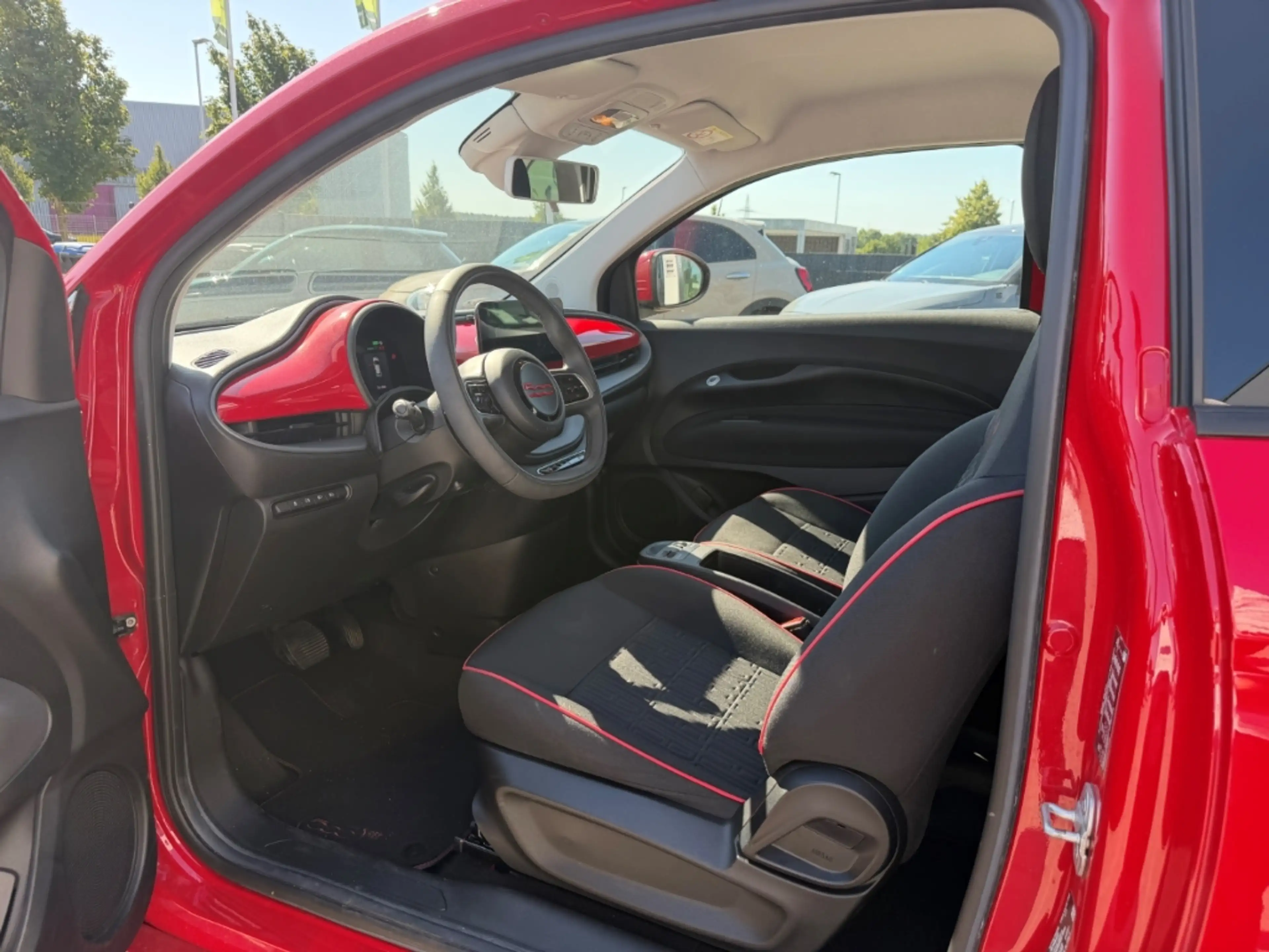 Fiat 500e Red *Apple Car Play *Tempomat — photo 8