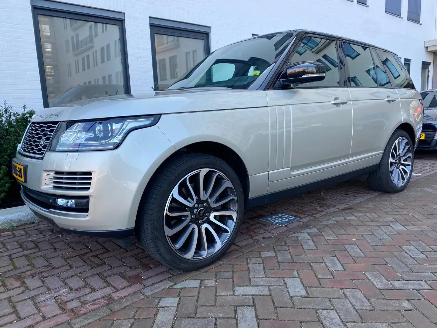 Land Rover Range Rover 4.4 SDV8 Vogue Beżowy - 2