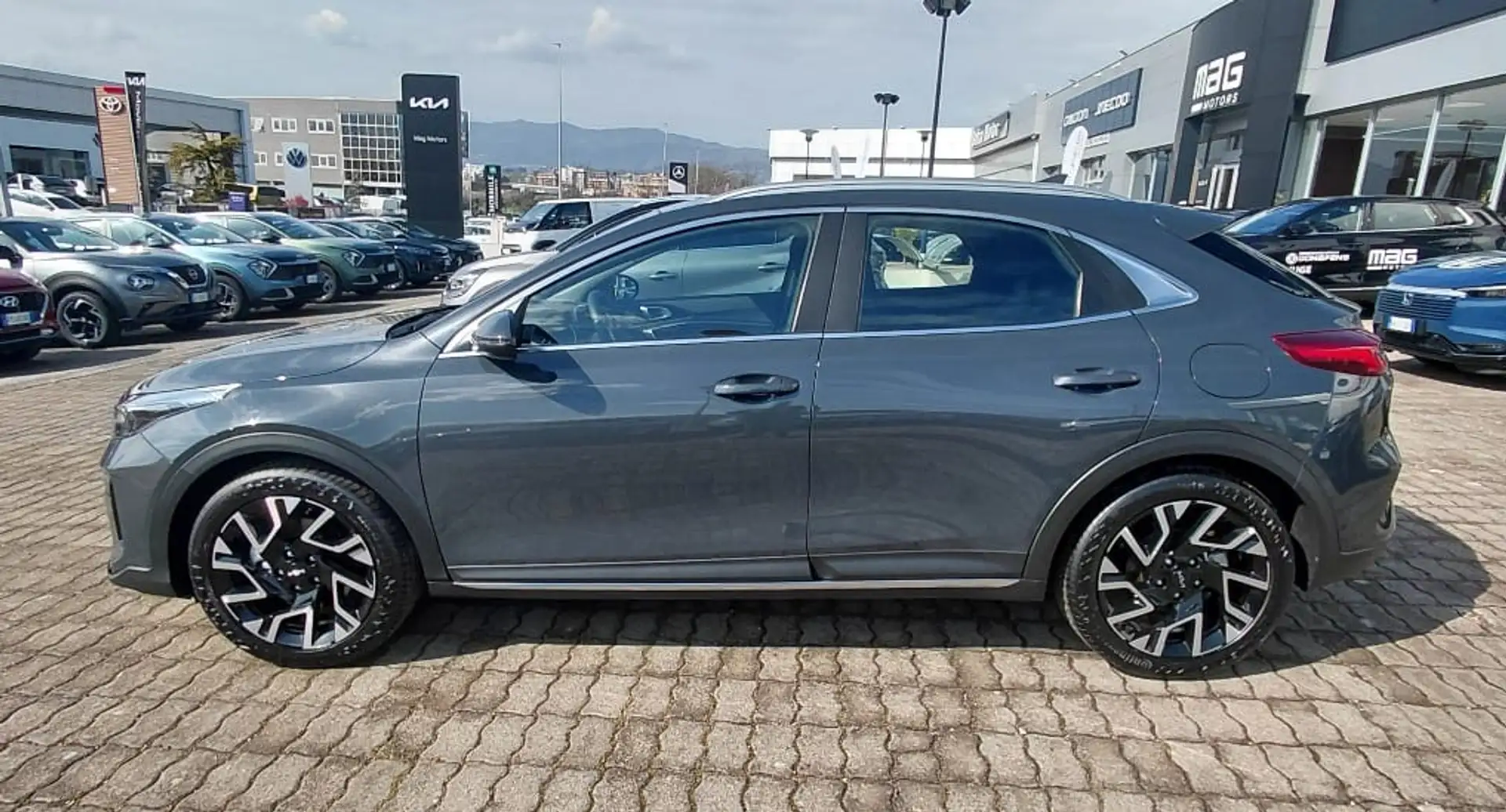 Kia XCeed "KM 0" XCeed 2022 1.0 t-gdi Gpl Style 94cv mt Grau - 2