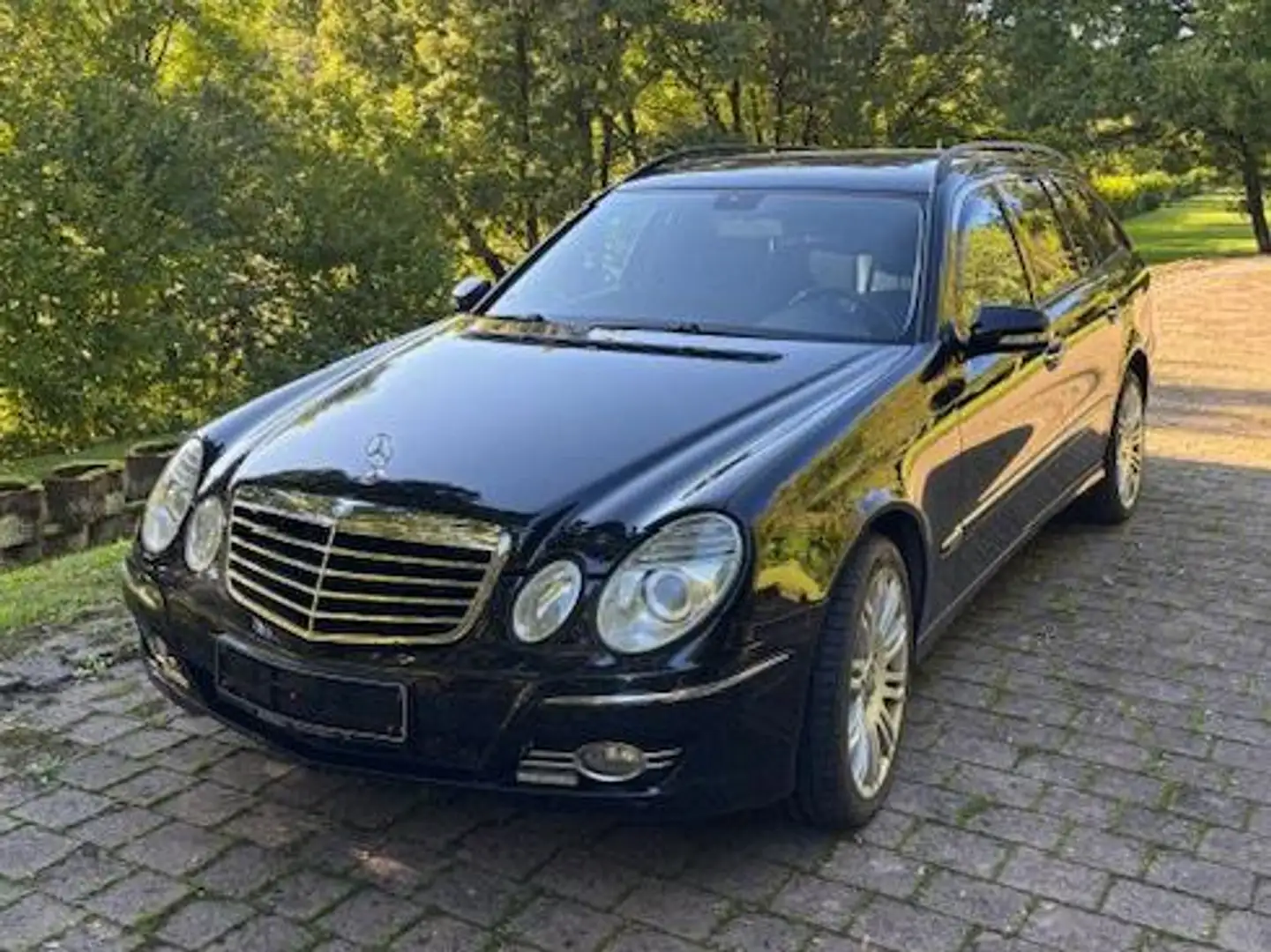 Mercedes-Benz E 320 Avantgarde Automatik AHK HU bis 07.2027 Schwarz - 1