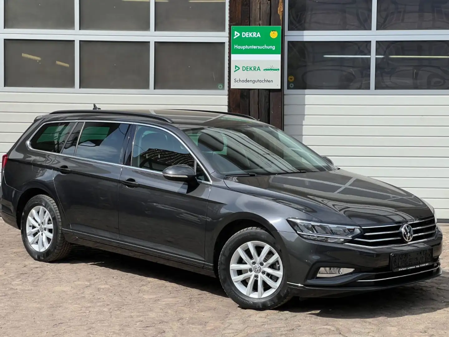 Volkswagen Passat Variant Business DSG AHK Grau - 1