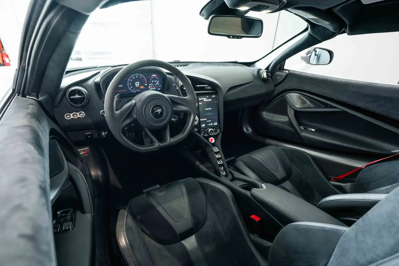 McLaren 720S снимка McLaren 720S