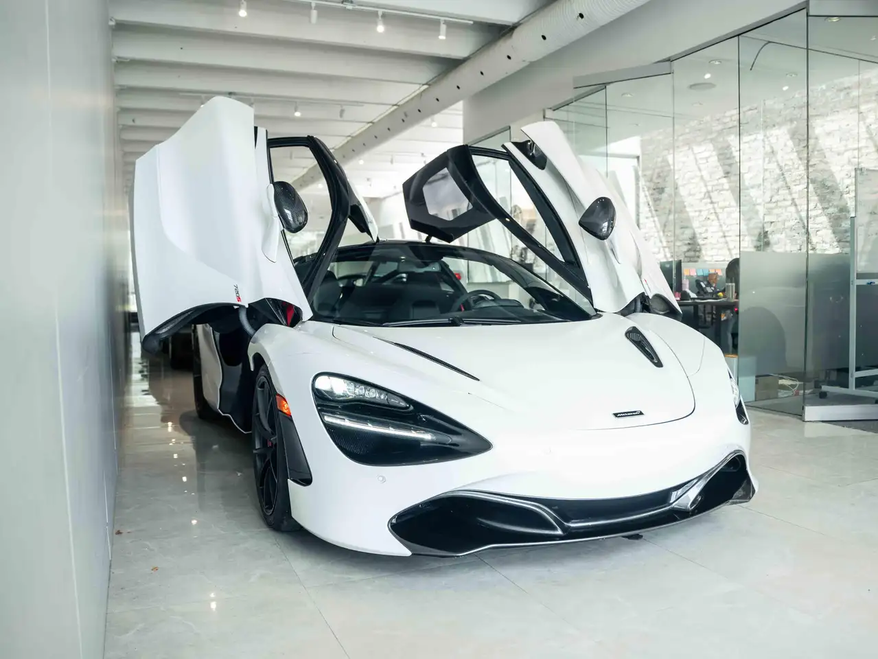 McLaren 720S снимка McLaren 720S