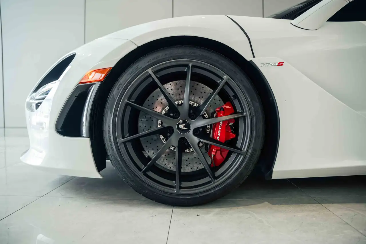 McLaren 720S снимка McLaren 720S