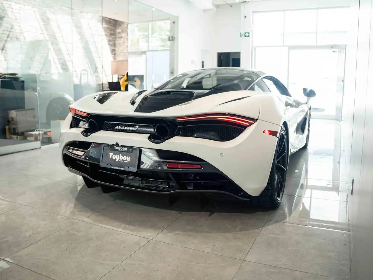 McLaren 720S снимка McLaren 720S