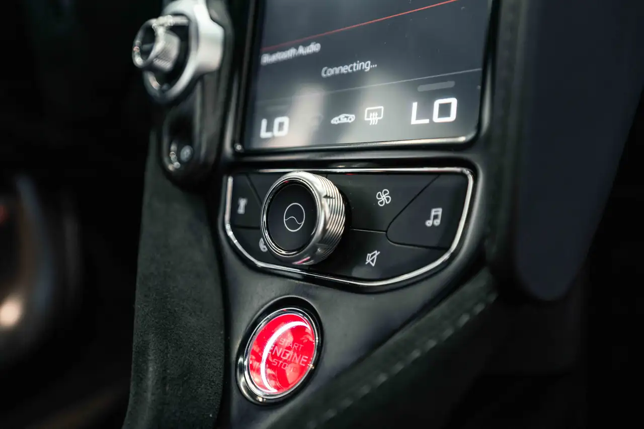 McLaren 720S снимка McLaren 720S