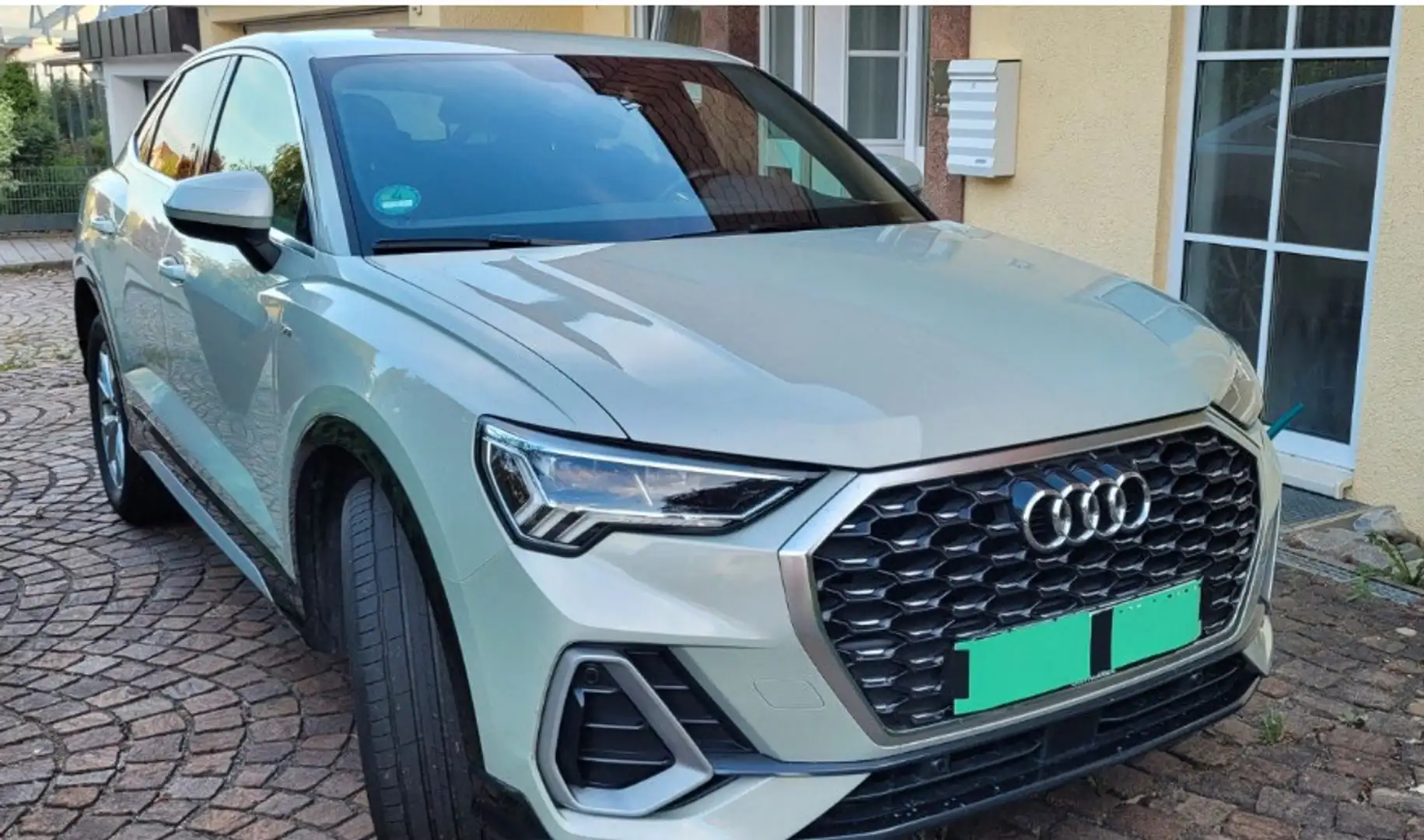 Audi Q3 35 1.5 tfsi s-tronic Sportback matrix Gris - 2