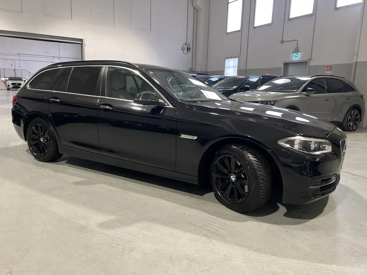 BMW 520 520d Touring xDrive Business 190cv auto Nero - 1