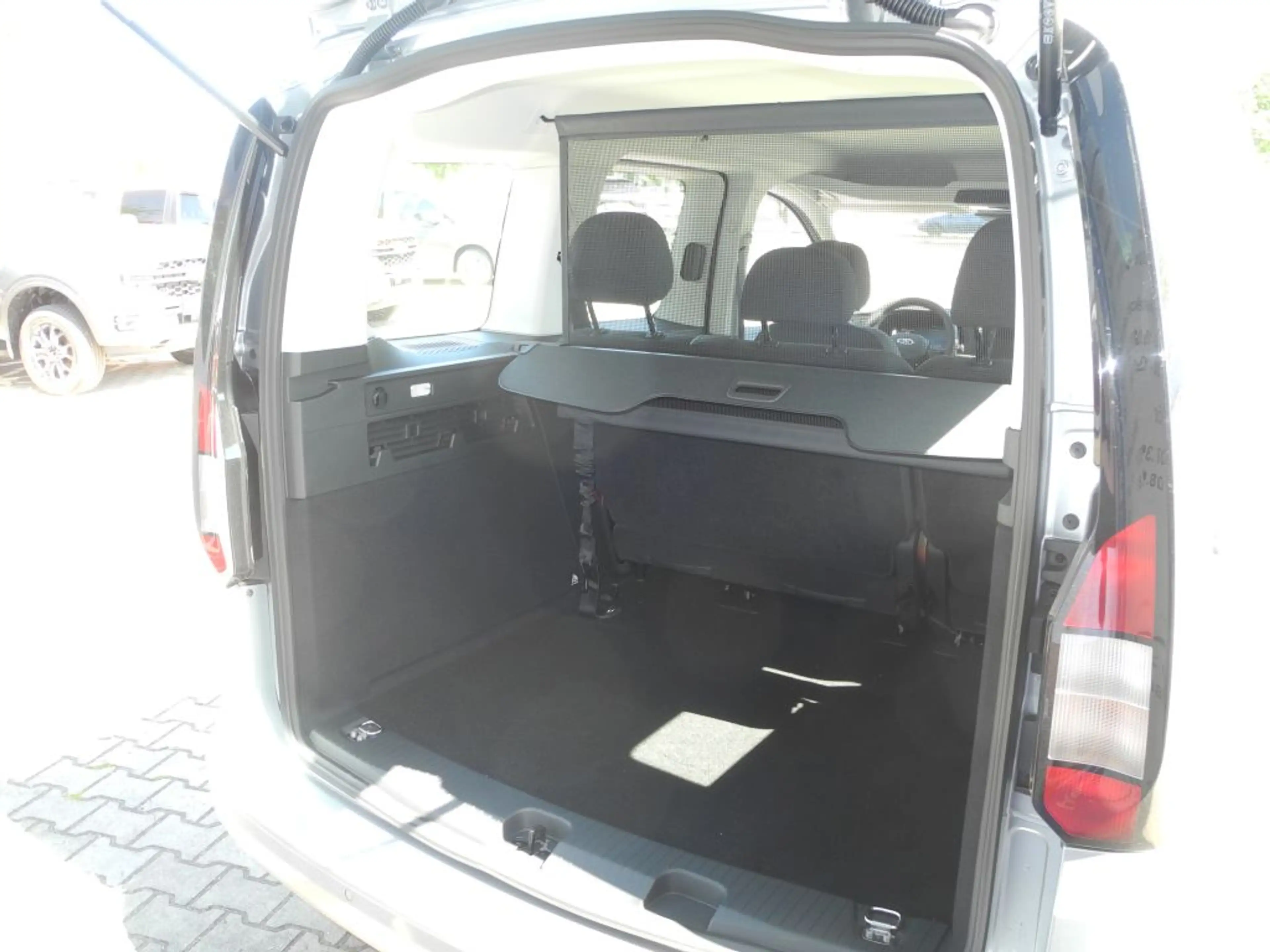 Ford Tourneo Connect 1.5 TREND - Stand-/Sitzh., Kamera, Tennetz, Navi — photo 6