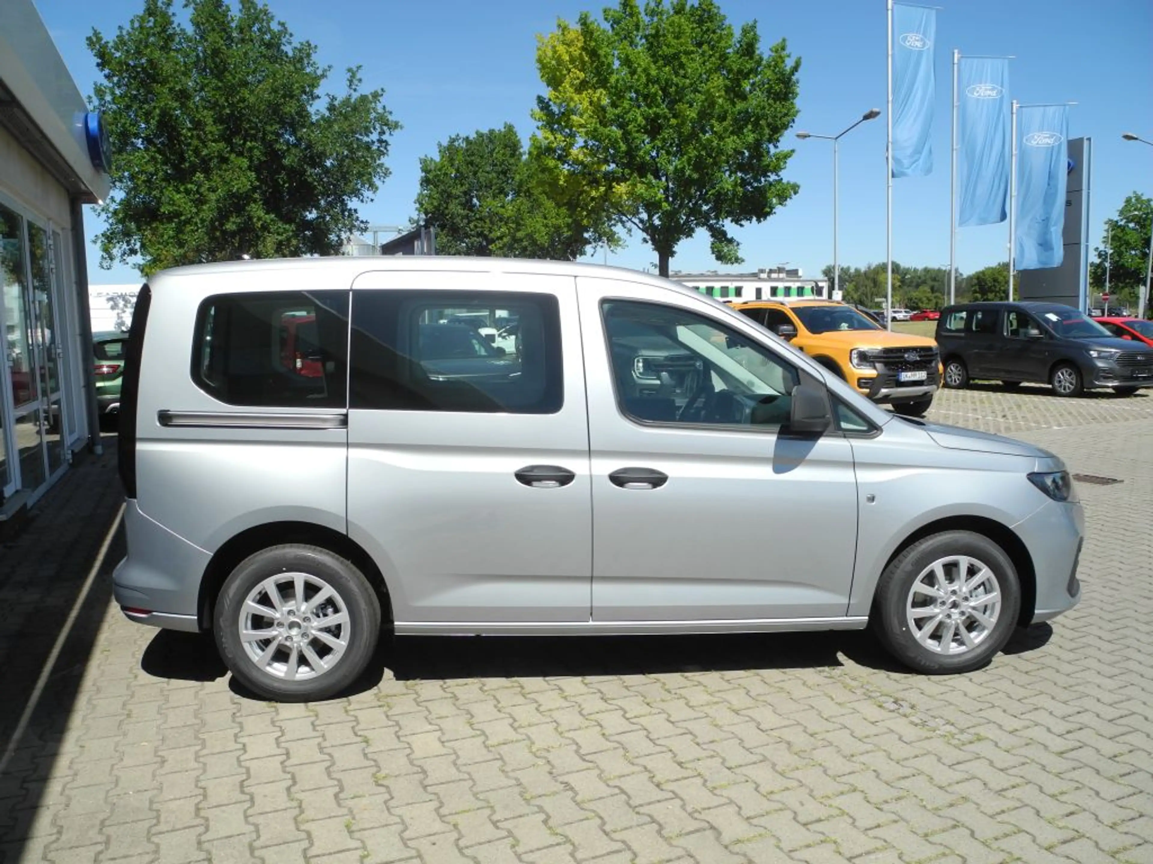 Ford Tourneo Connect 1.5 TREND - Stand-/Sitzh., Kamera, Tennetz, Navi — photo 5