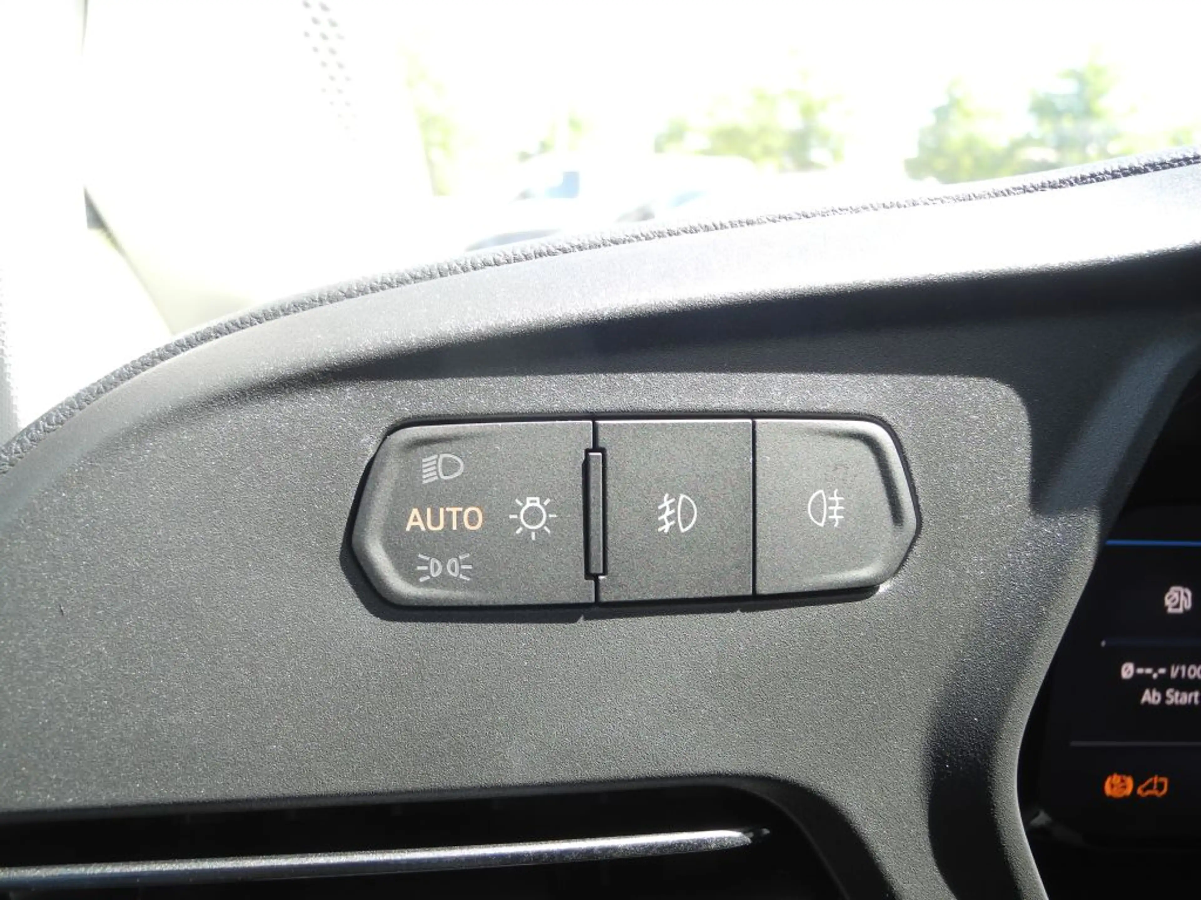 Ford Tourneo Connect 1.5 TREND - Stand-/Sitzh., Kamera, Tennetz, Navi — photo 12