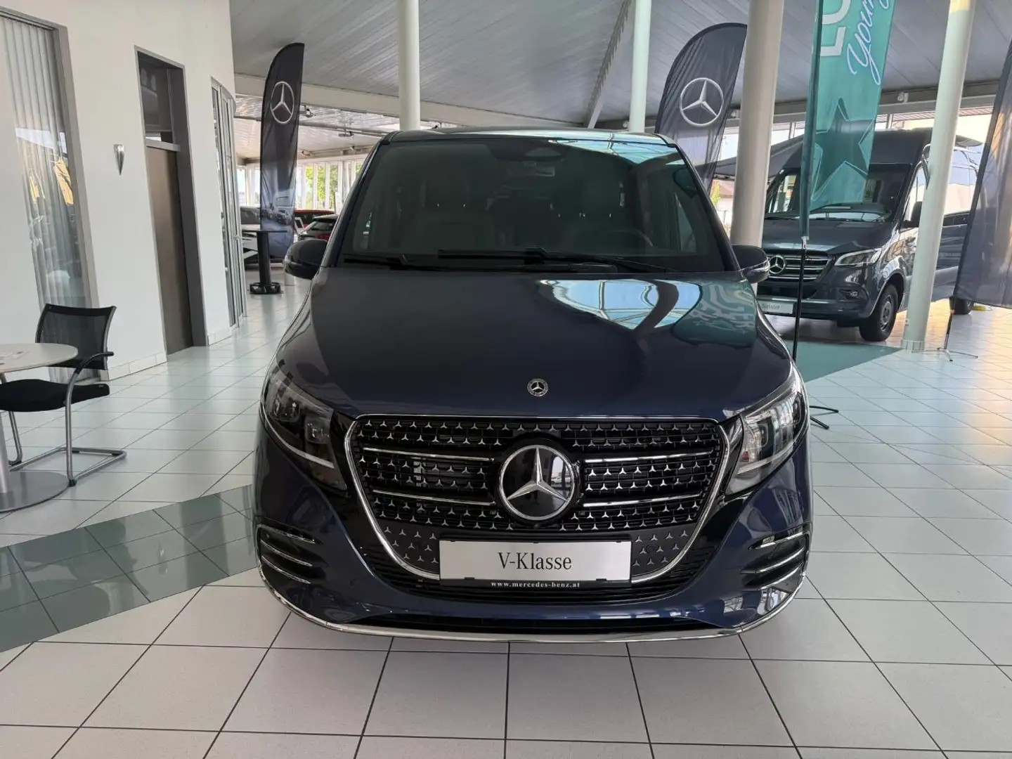 Mercedes-Benz V 300 d lang AVANTGARDE DAB AMG Shz Klima Blau - 2