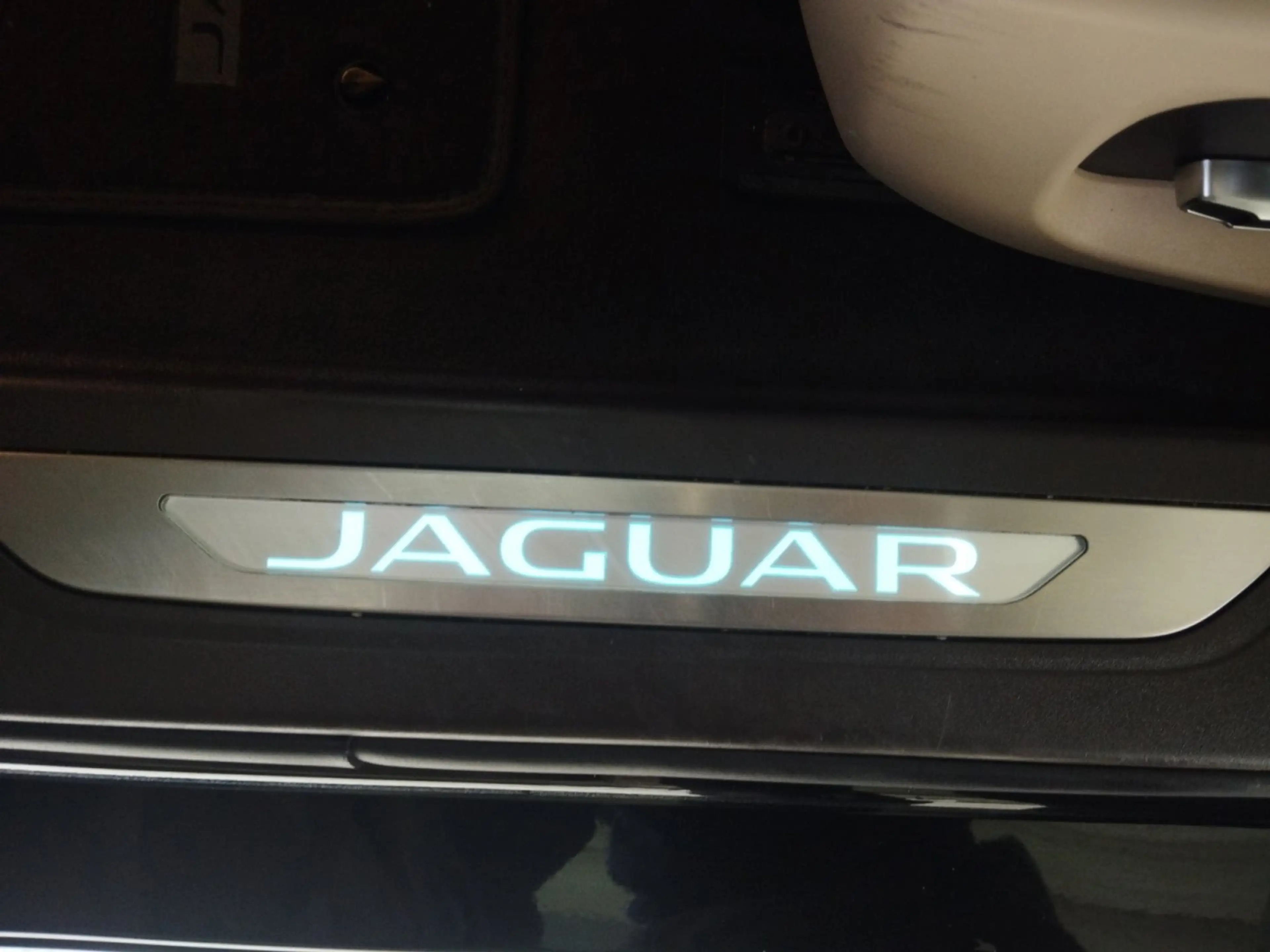 Jaguar XF 20d Portfolio Aut. — photo 10