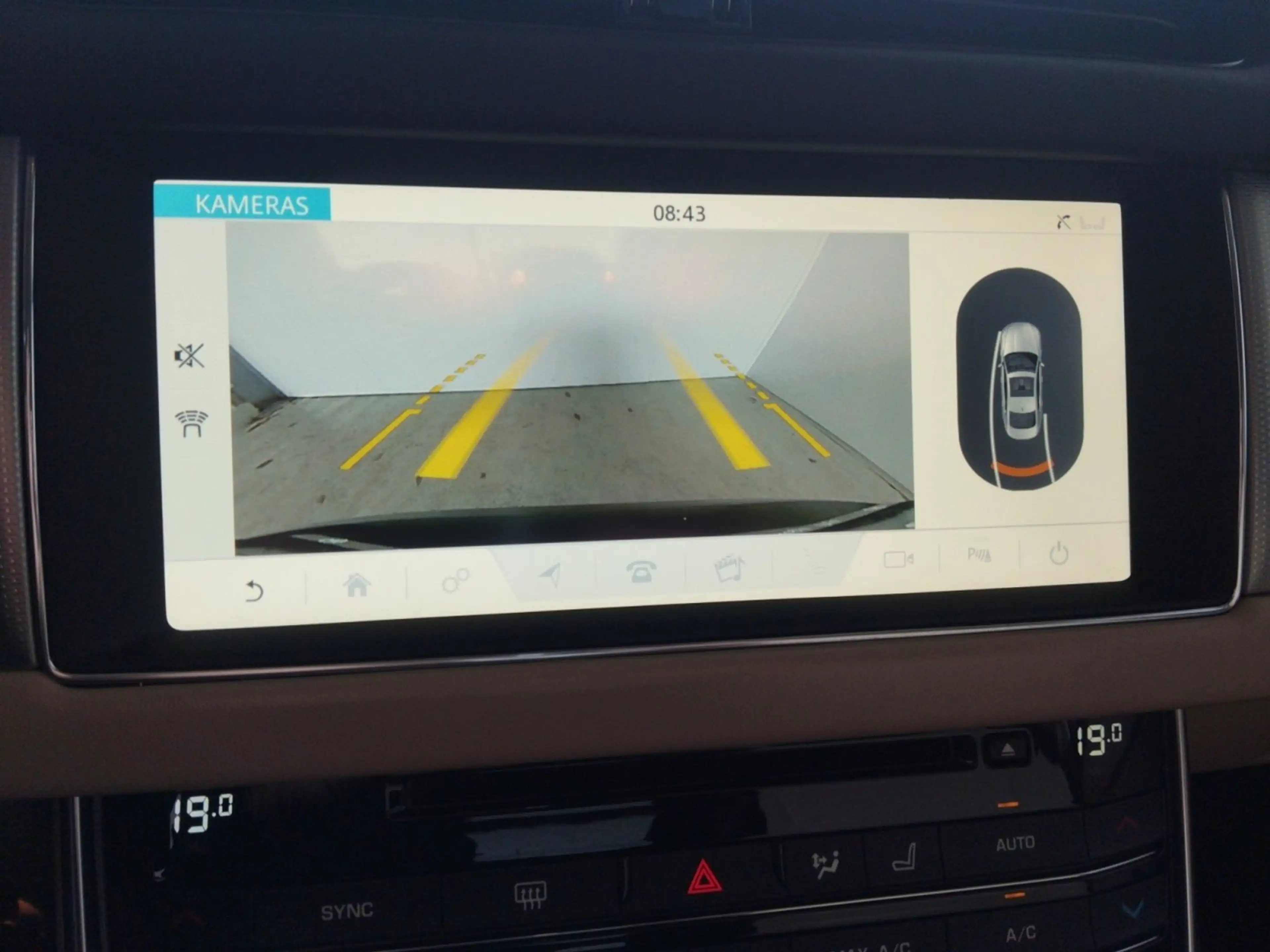 Jaguar XF 20d Portfolio Aut. — photo 13