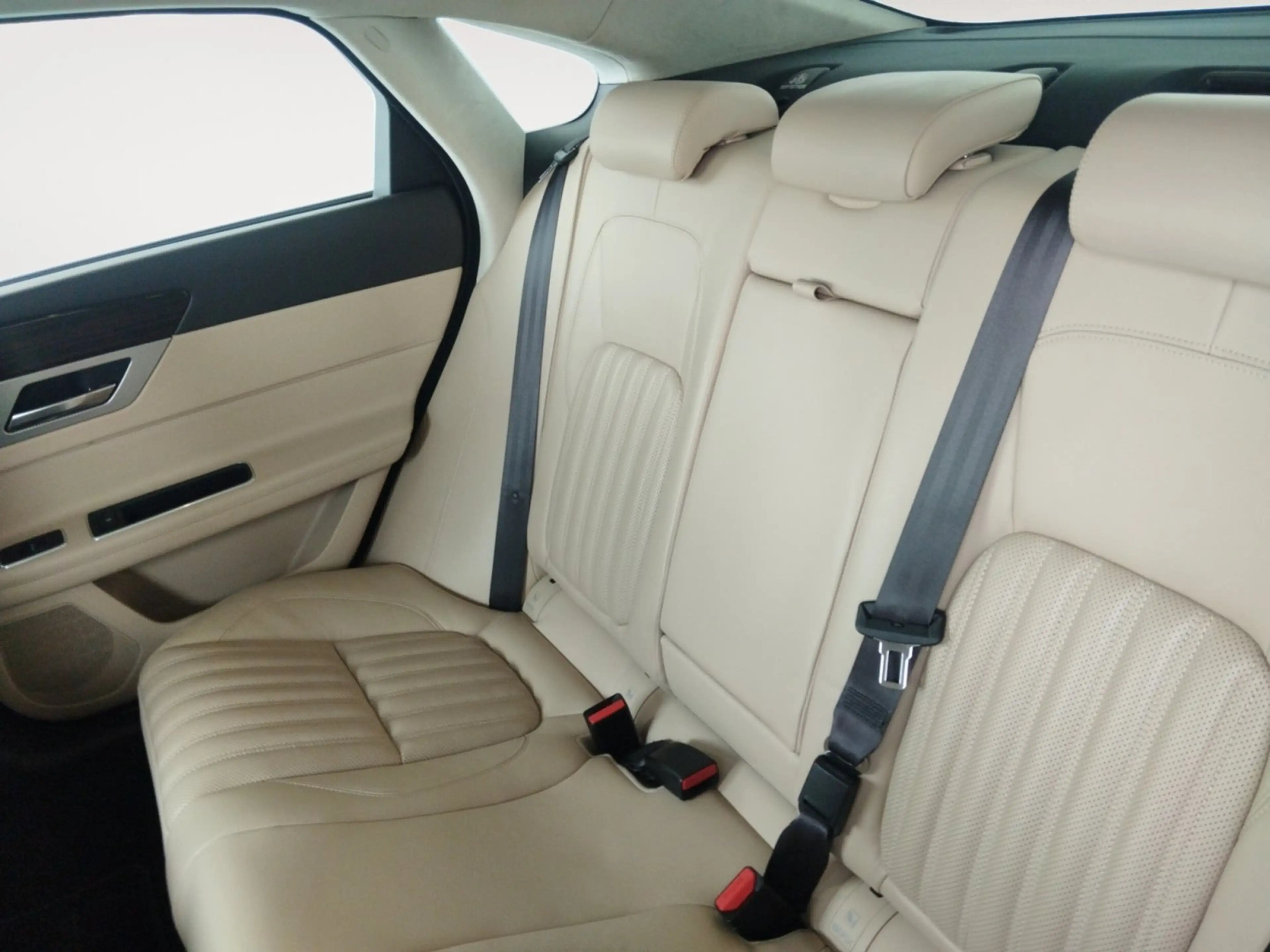 Jaguar XF 20d Portfolio Aut. — photo 15