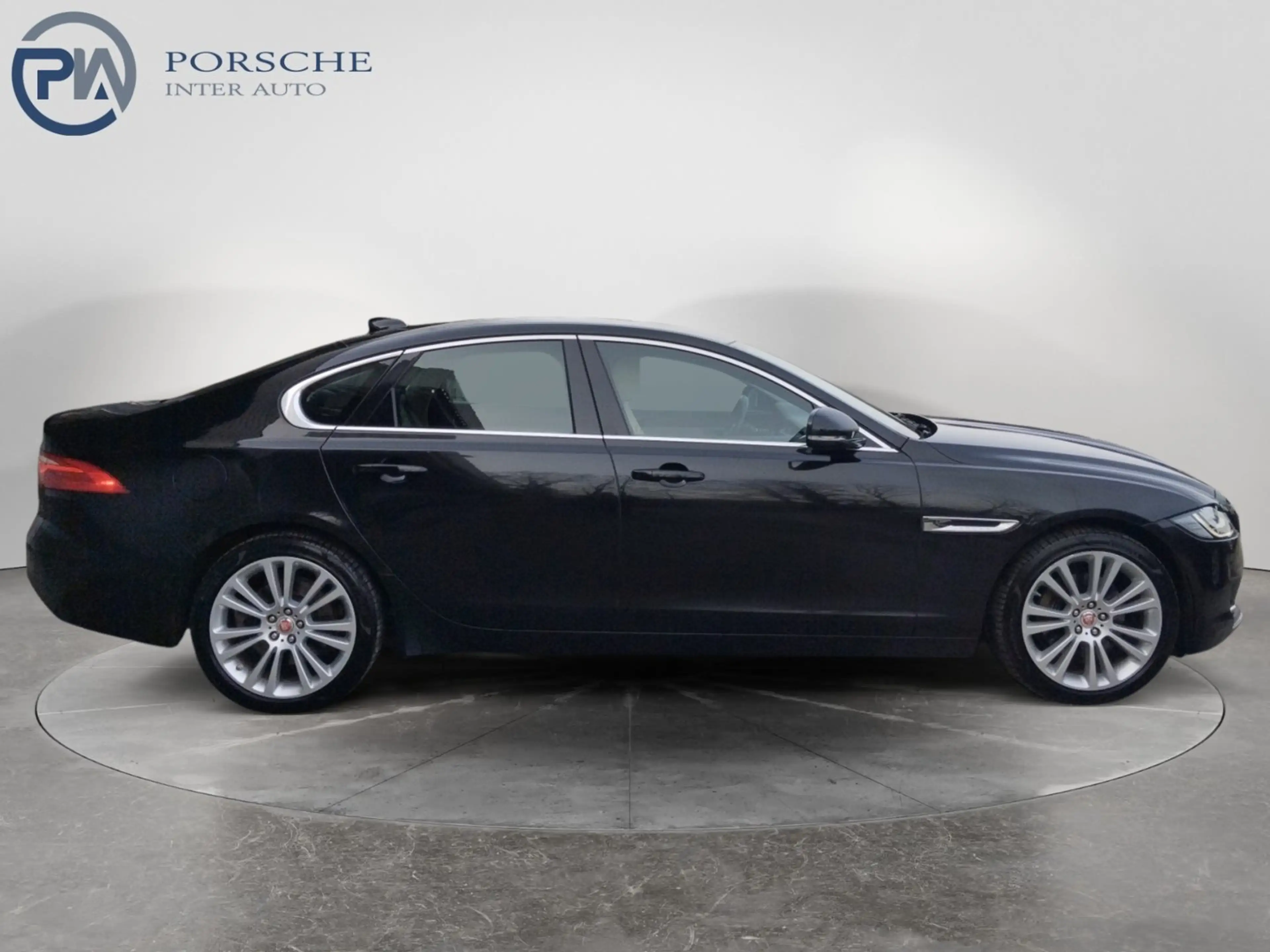Jaguar XF 20d Portfolio Aut. — photo 6