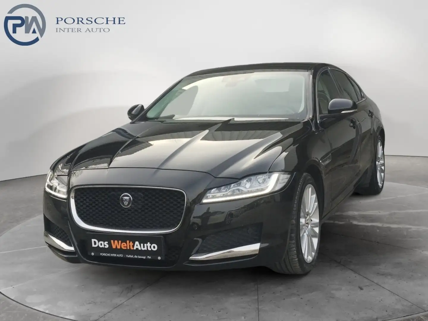 Jaguar XF 20d Portfolio Aut. Schwarz - 1