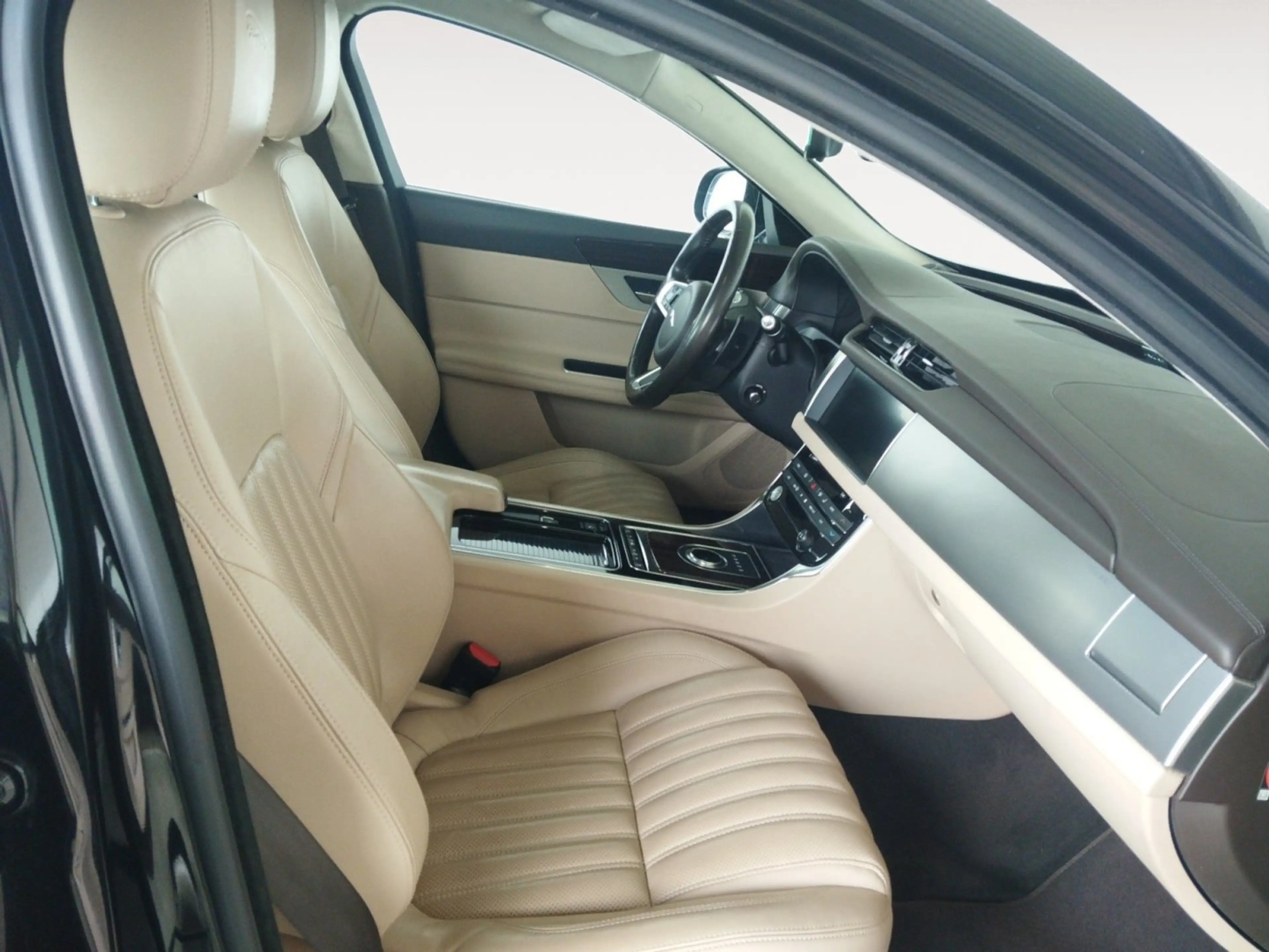 Jaguar XF 20d Portfolio Aut. — photo 14