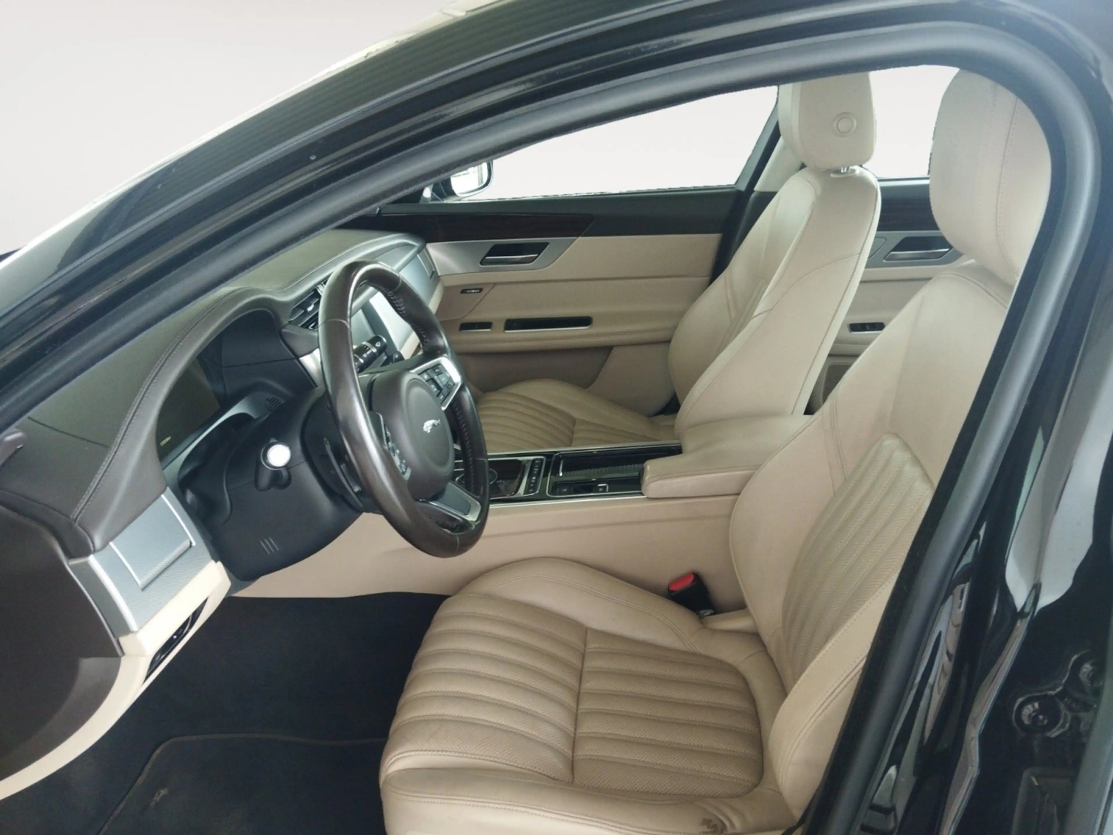 Jaguar XF 20d Portfolio Aut. — photo 9