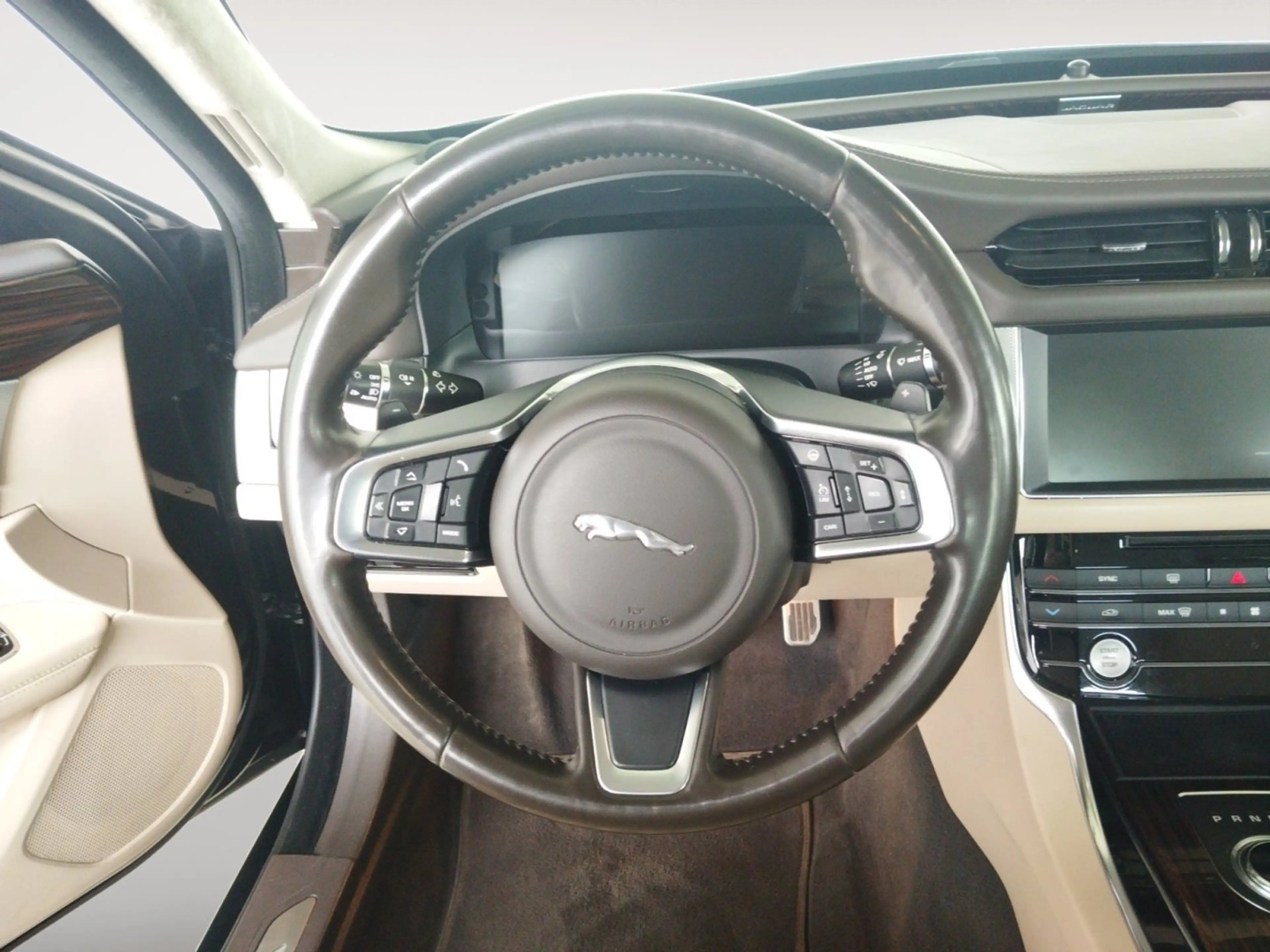 Jaguar XF 20d Portfolio Aut. — photo 12