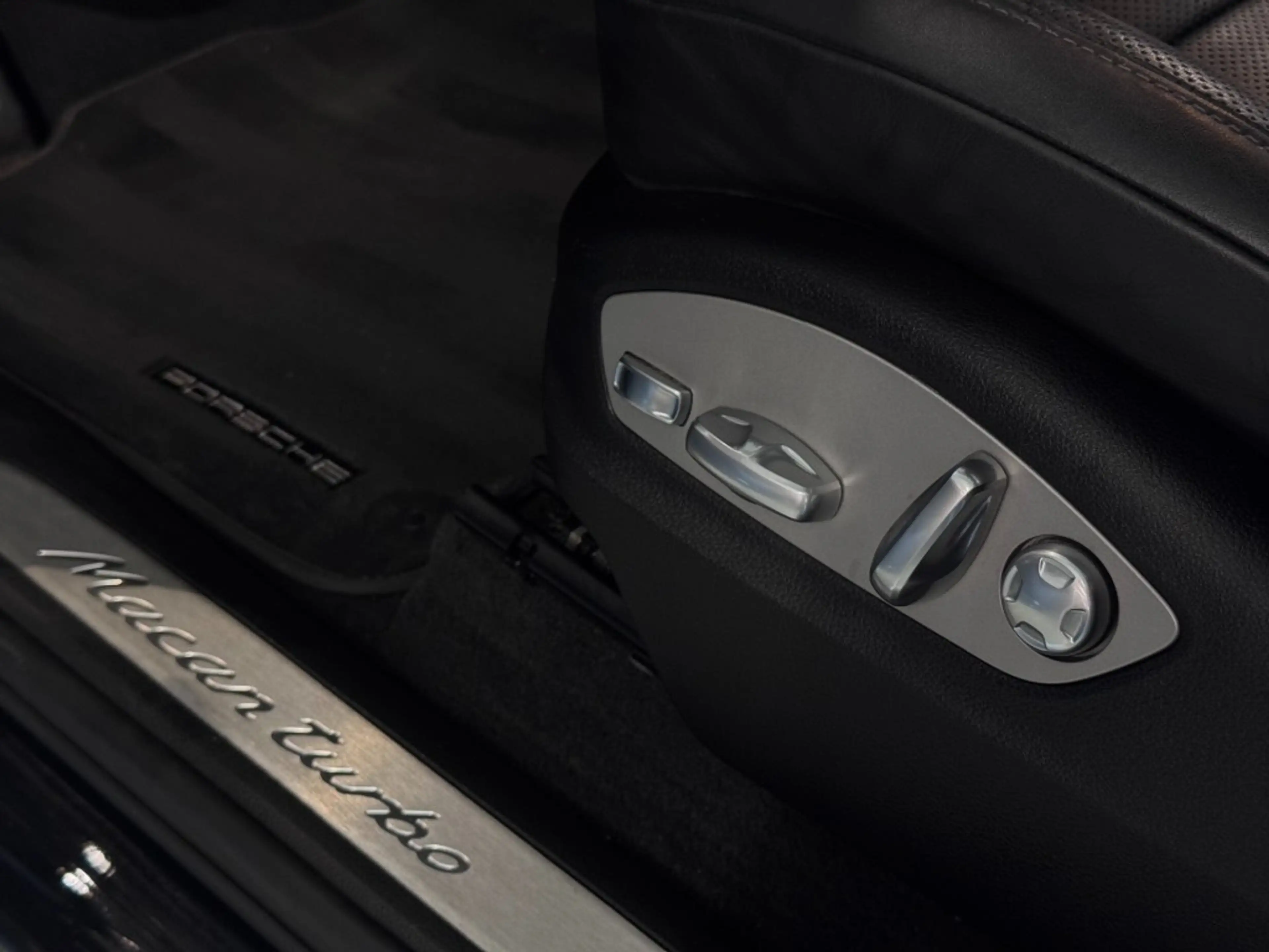 Porsche Macan 3.6 Turbo Performance Package Pano Chrono Luchtv V — photo 18