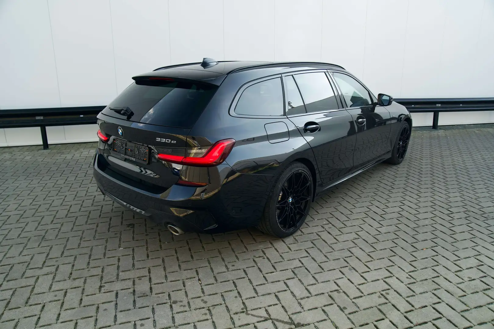 BMW 330 E TOURING  X-DRIVE  M-PAKKET  PANO  TOP Noir - 2