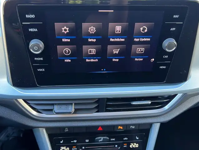 Volkswagen T-Roc view 12