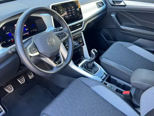 Volkswagen T-Roc view 21