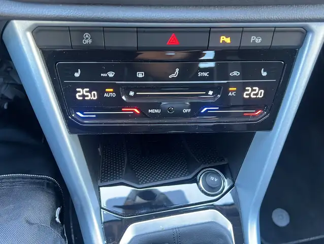 Volkswagen T-Roc view 11
