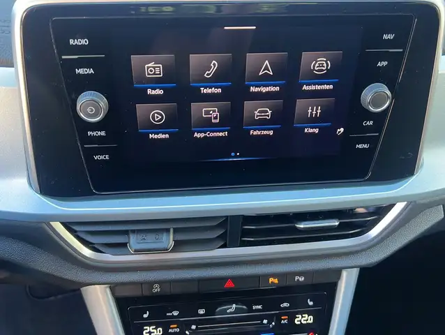 Volkswagen T-Roc view 8