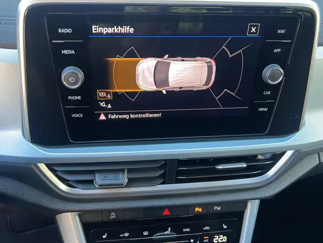 Volkswagen T-Roc view 5