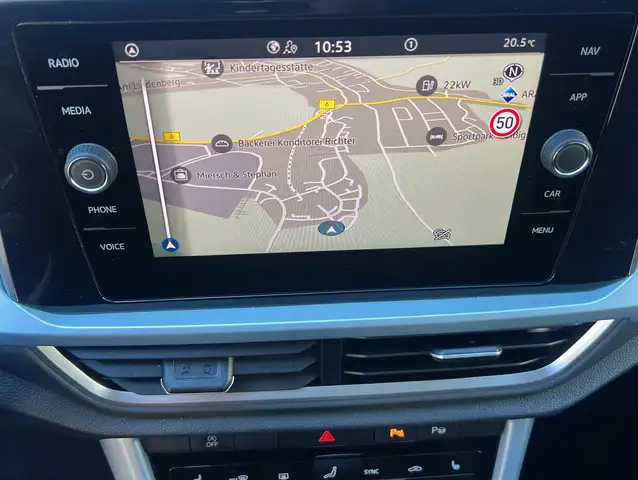 Volkswagen T-Roc view 7