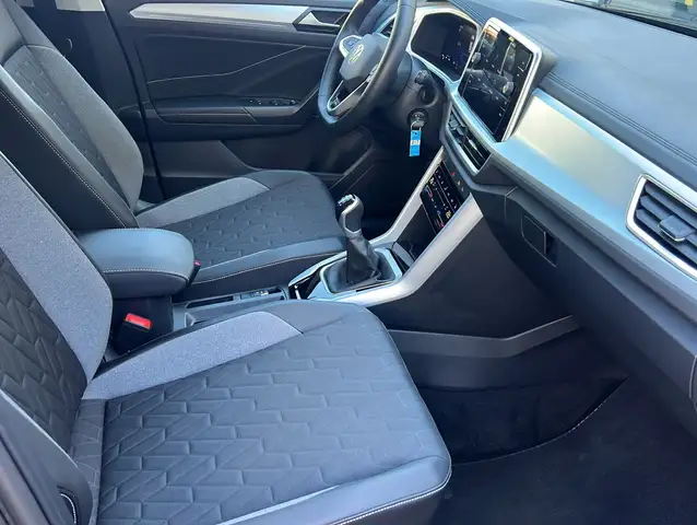 Volkswagen T-Roc view 19