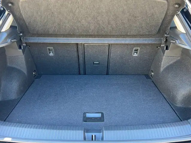 Volkswagen T-Roc view 17
