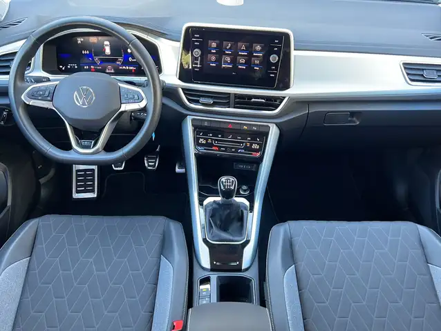 Volkswagen T-Roc view 16