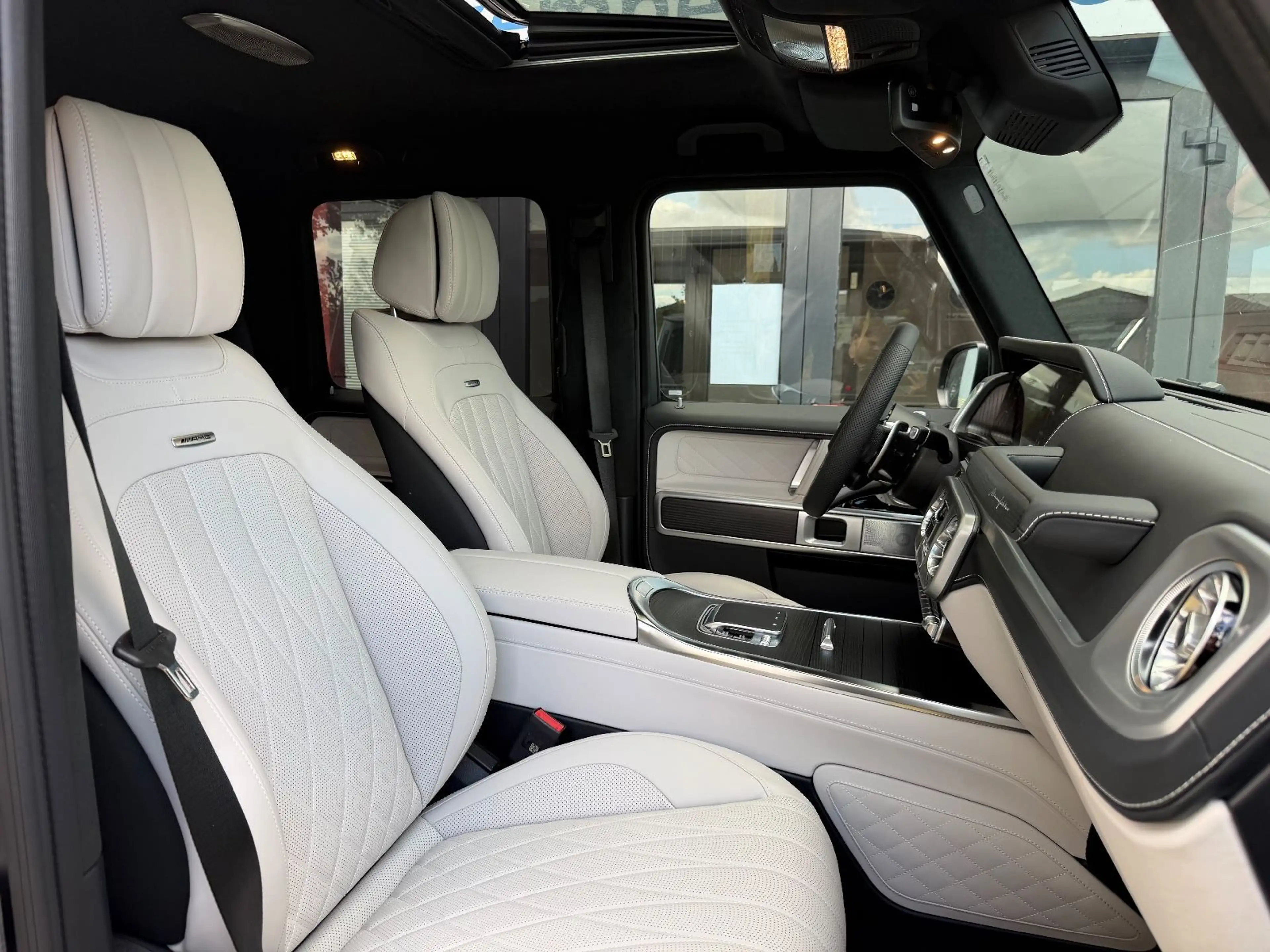 Mercedes-Benz G 63 AMG / NIGHT / A22 / MY26 / MAGNO — photo 11