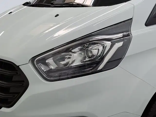 Ford Transit Custom view 5