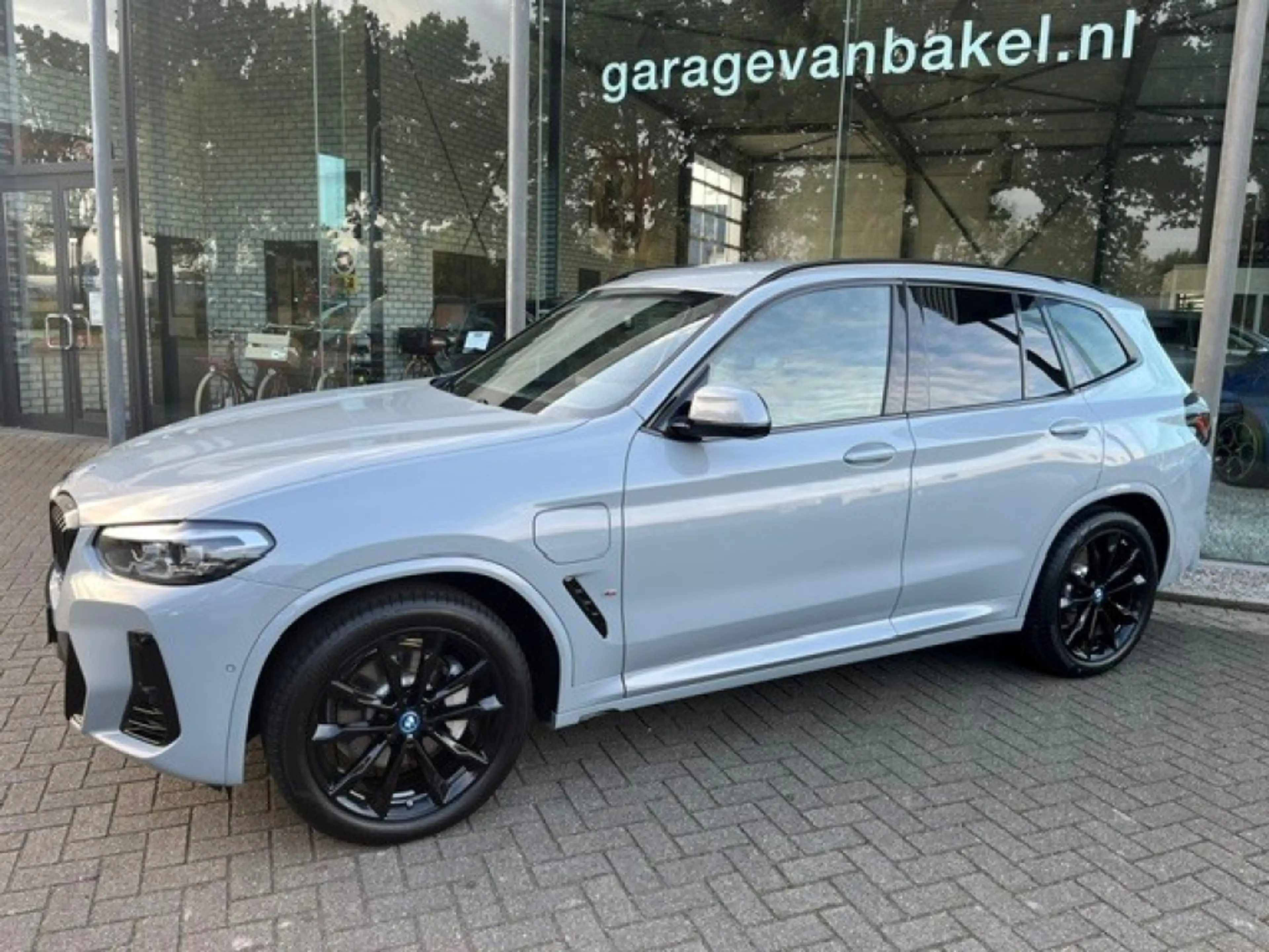 BMW X3 XDRIVE30E High Executive M Sport TREKHAAK — photo 2