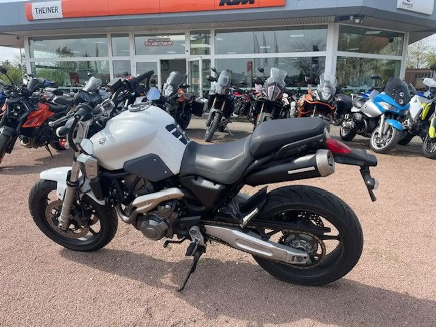 Yamaha MT-03 Weiß - 2