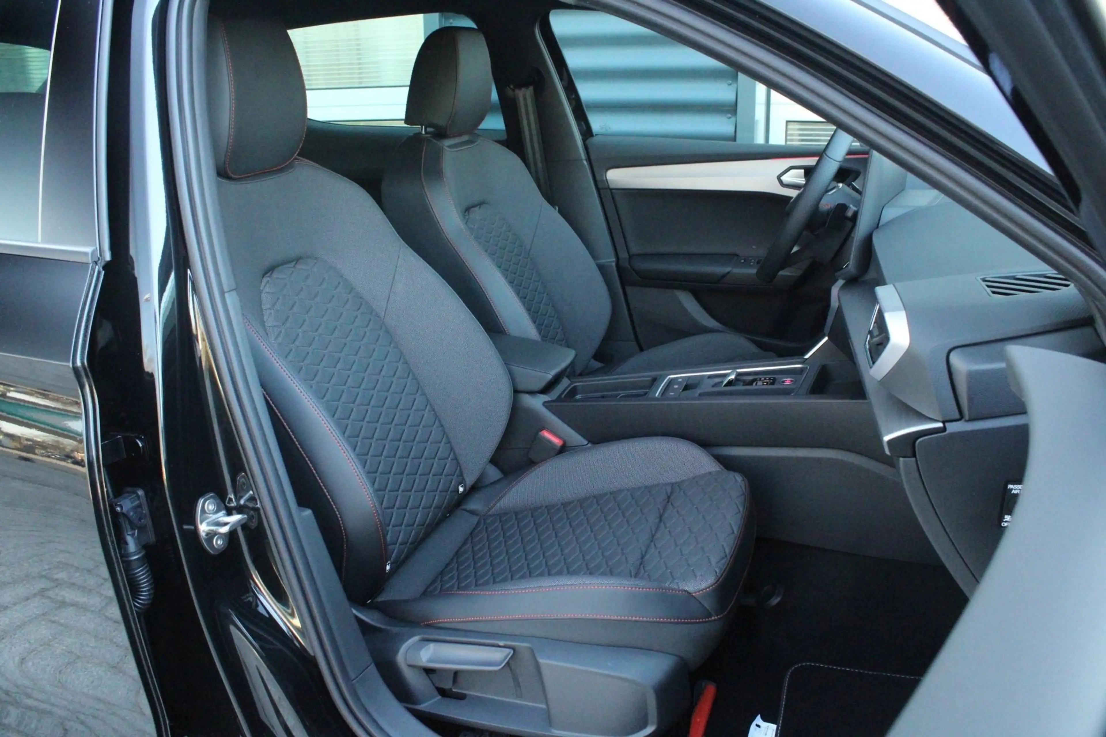 SEAT Leon e-Hybrid 1.5 TSI 204pk FR PHEV First Edition | 18" Velgen — photo 15